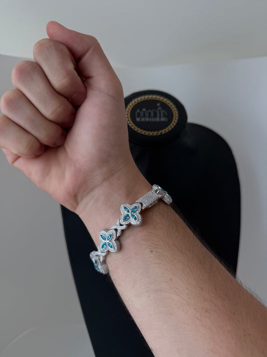 Diamond Clover White/ Light Blue (VVS1 Moissanite)