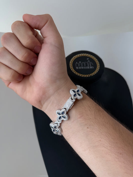 Diamond Clover White/ Dark Blue (VVS1 Moissanite)