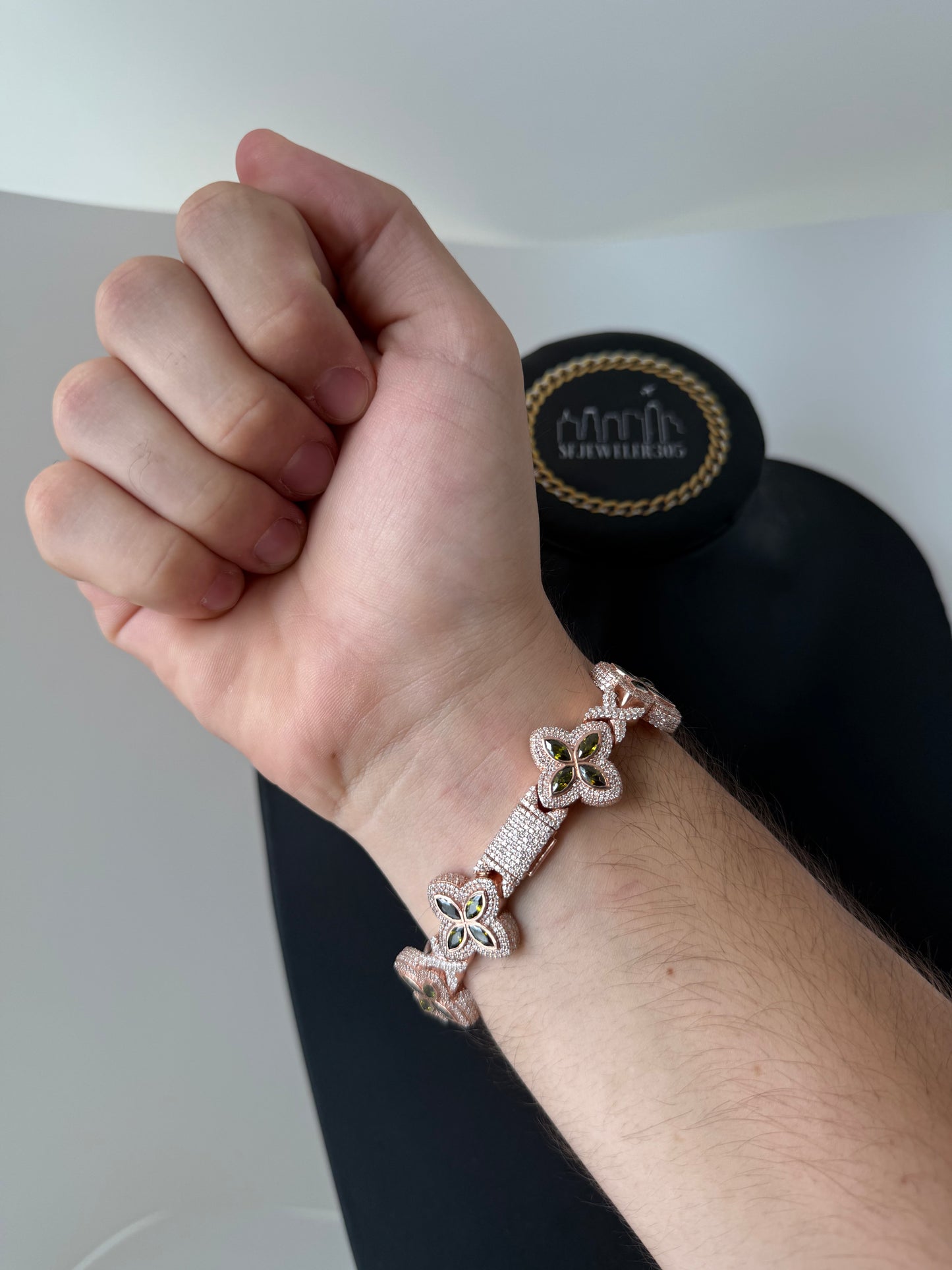 Diamond Clover Rose/ Olive Green (VVS1 Moissanite)