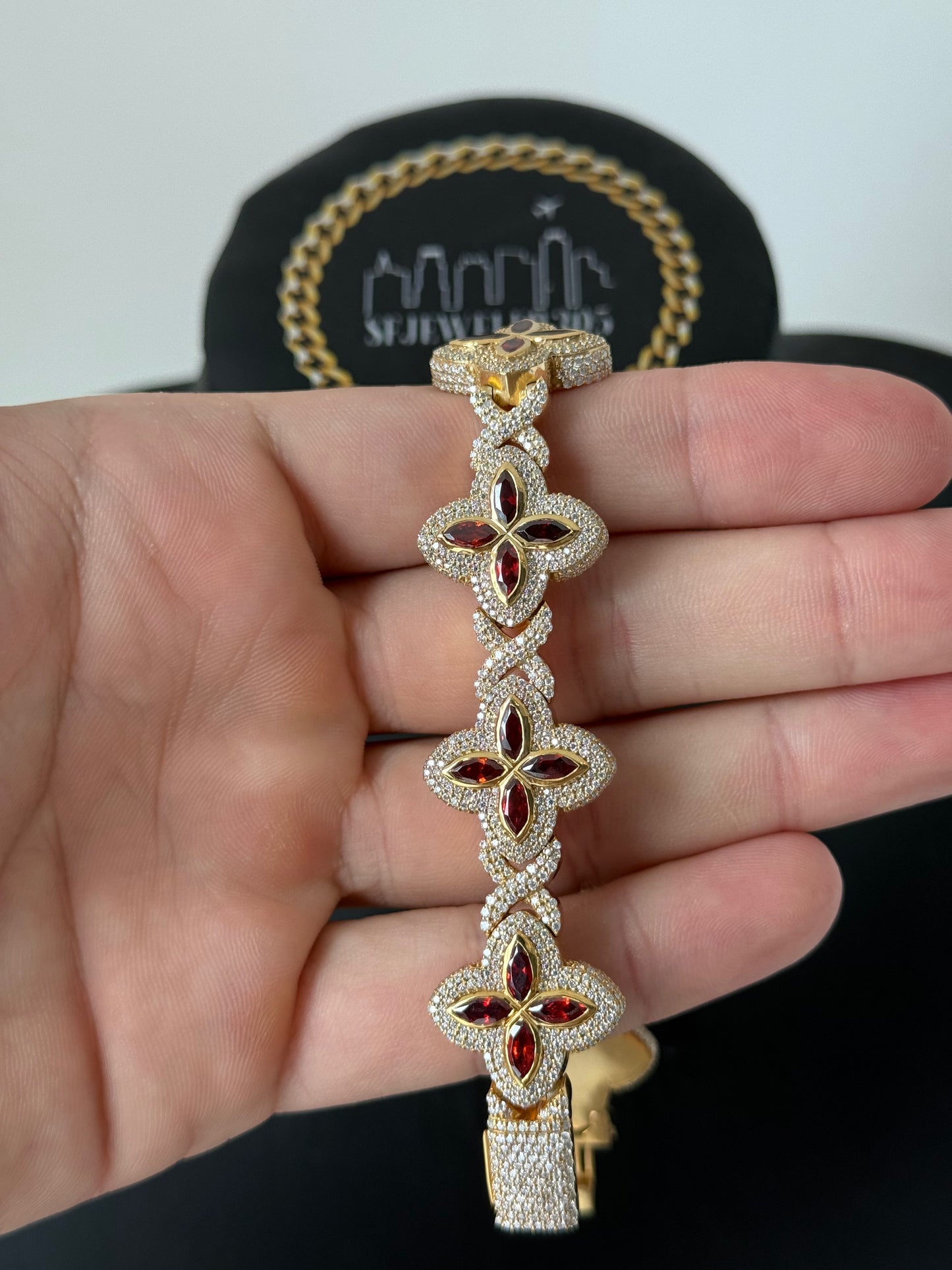 Diamond Clover Yellow/ Ruby Red (VVS1 Moissanite)