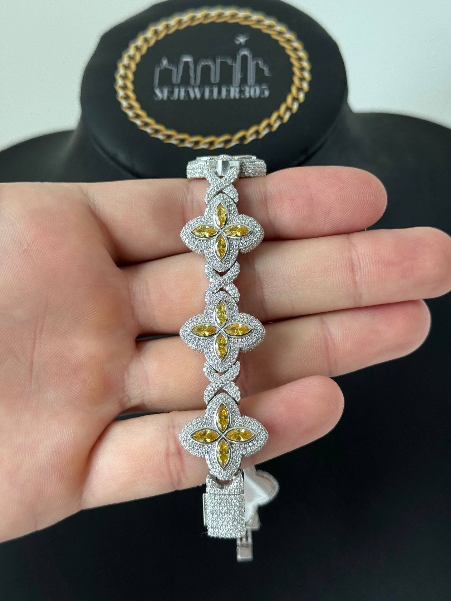 Diamond Clover White/ Yellow (VVS1 Moissanite)