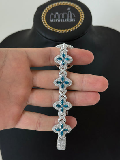 Diamond Clover White/ Light Blue (VVS1 Moissanite)