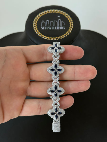 Diamond Clover White/ Dark Blue (VVS1 Moissanite)