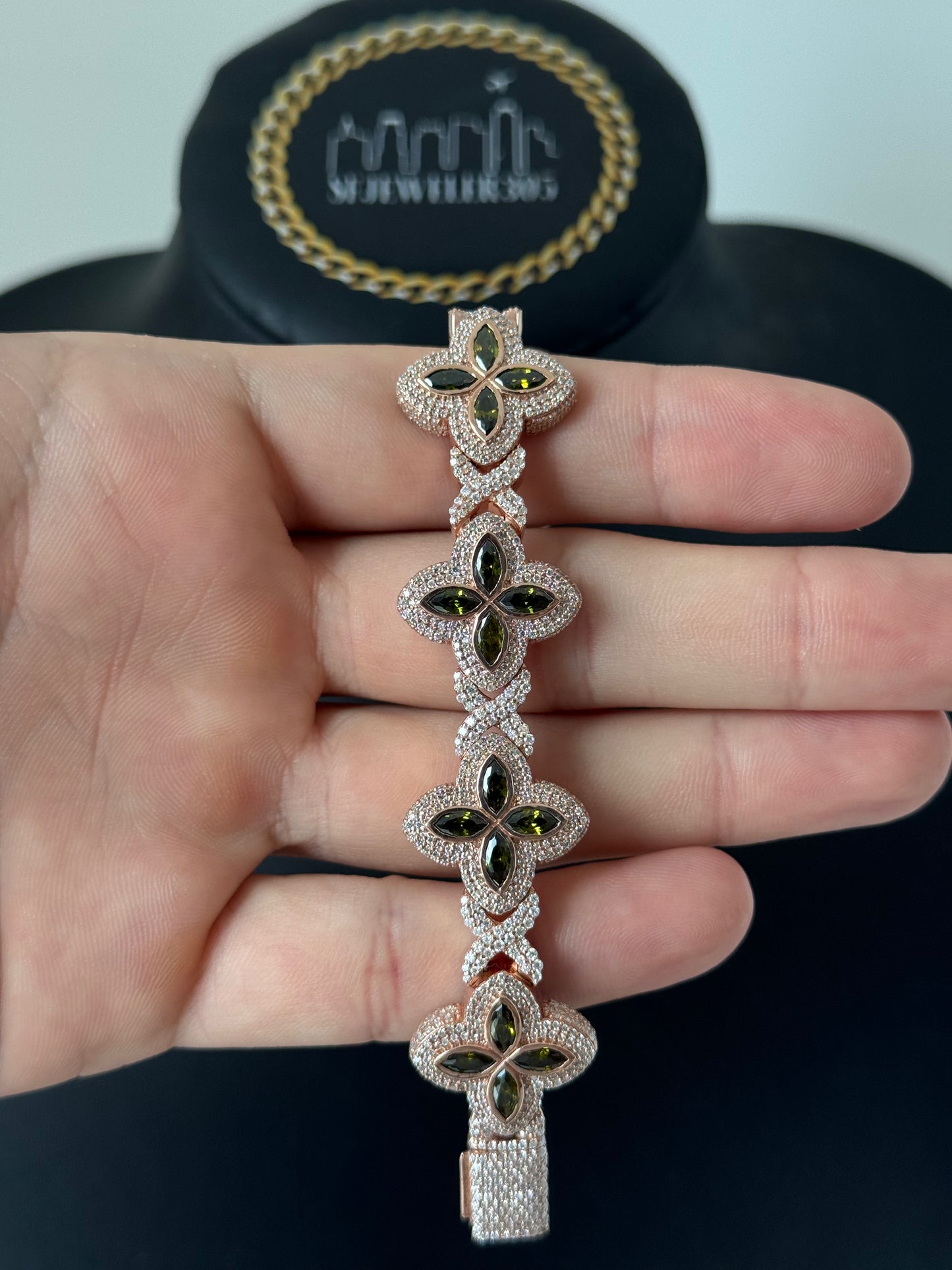 Diamond Clover Rose/ Dark Green (VVS1 Moissanite)