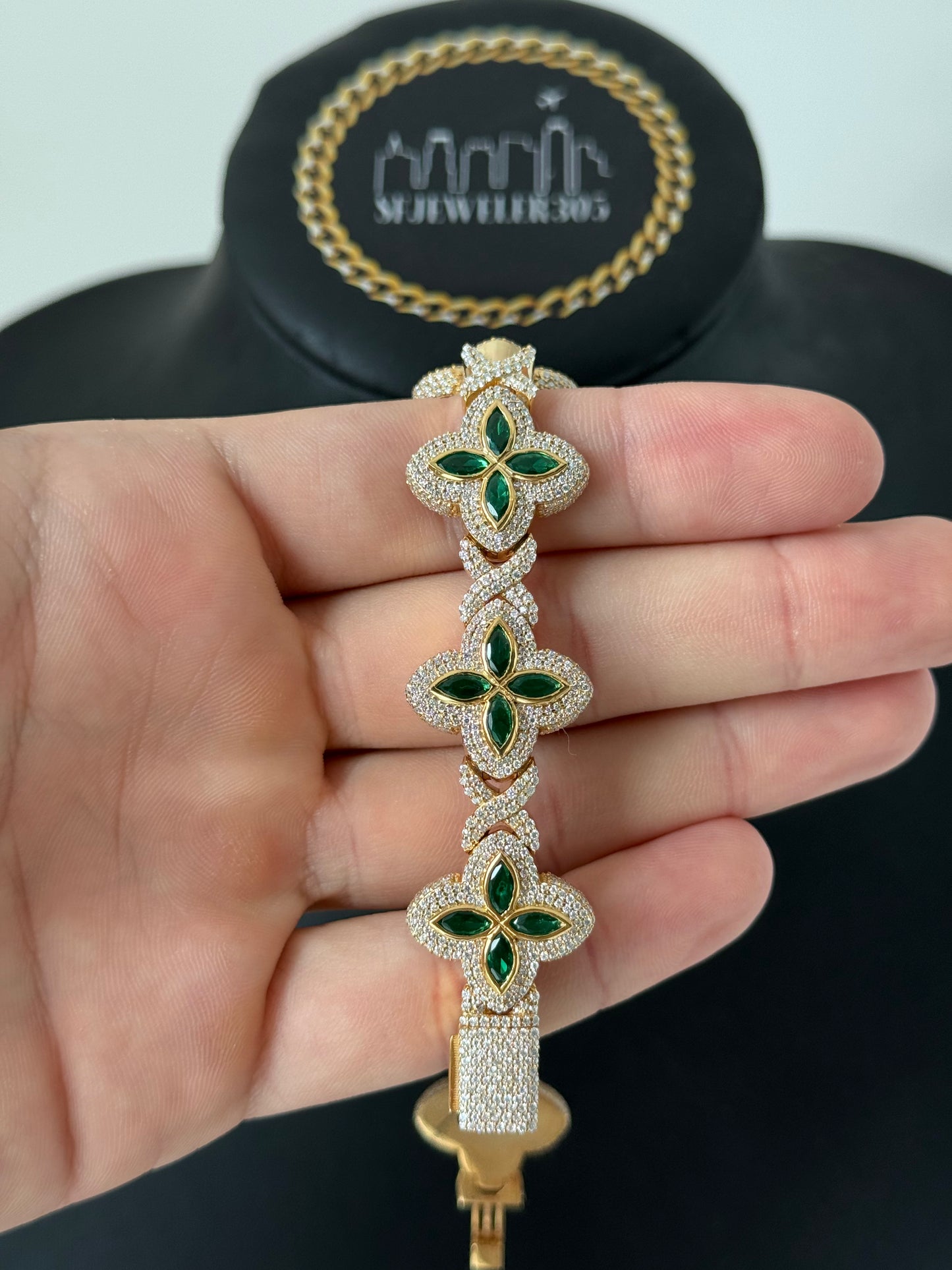 Diamond Clover Yellow/ Emerald Green (VVS1 Moissanite)